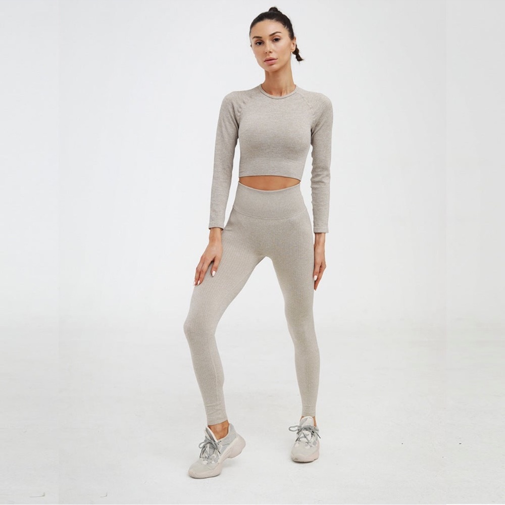 SIZE MEDIUM TAN ASTORIA ACTIVEWEAR WORKOUT SET